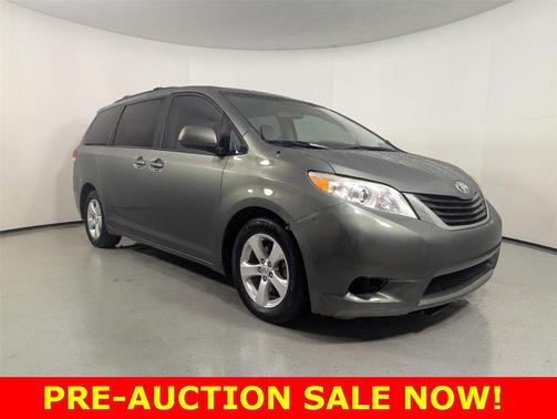 2014 Toyota Sienna LE