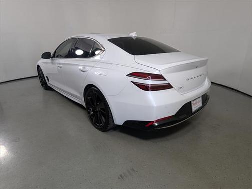 2023 Genesis G70 2.0T RWD