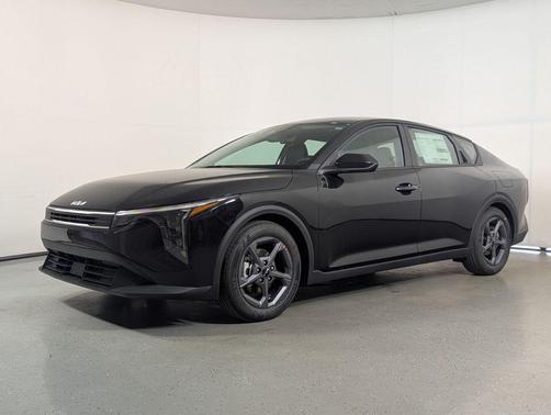 Aurora Black Pearl 2026 Kia K4 LXS