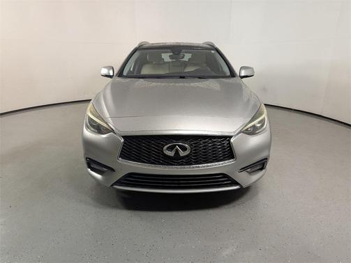 2017 INFINITI QX30 Premium