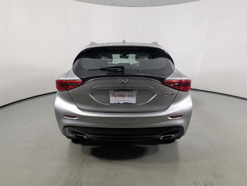 2017 INFINITI QX30 Premium