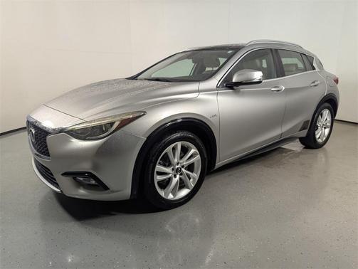 2017 INFINITI QX30 Premium