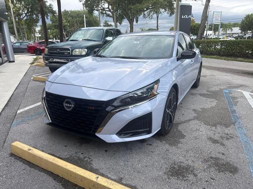 Pearl 2025 Nissan Altima 2.5 SR