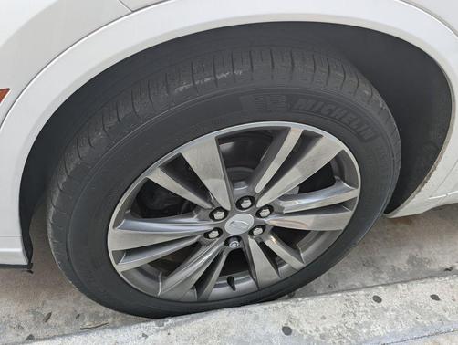 Crystal White Tricoat 2021 Cadillac XT6 Premium Luxury AWD