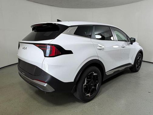 Glacial White Pearl 2026 Kia Sportage EX