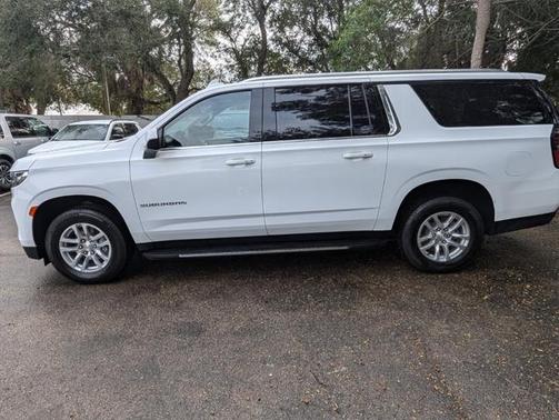 2023 Chevrolet Suburban LT