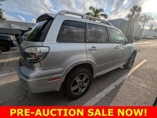 Cool Silver Metallic 2006 Mitsubishi Outlander SE