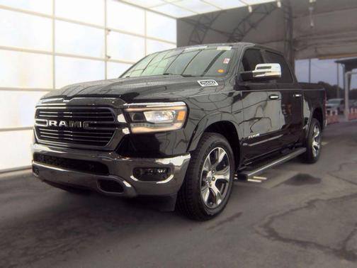 Diamond Black Crystal Pearlcoat 2019 RAM 1500 Laramie
