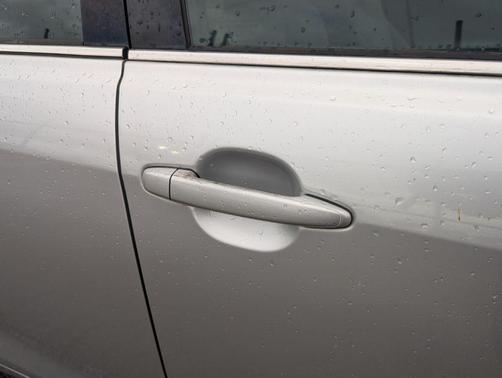 Classic Silver Metallic 2011 Toyota Camry LE