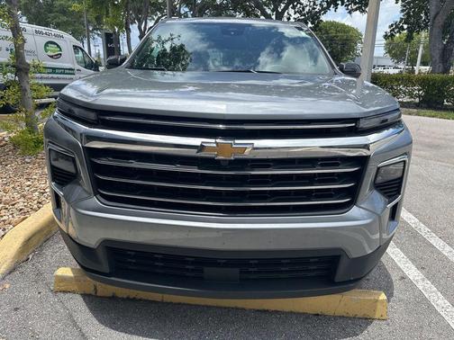 Sterling Gray Metallic 2025 Chevrolet Traverse LT