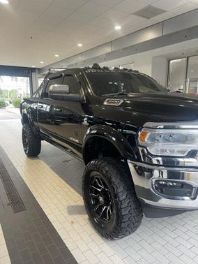 2022 RAM 3500 Laramie Crew Cab 4x4 6'4' Box