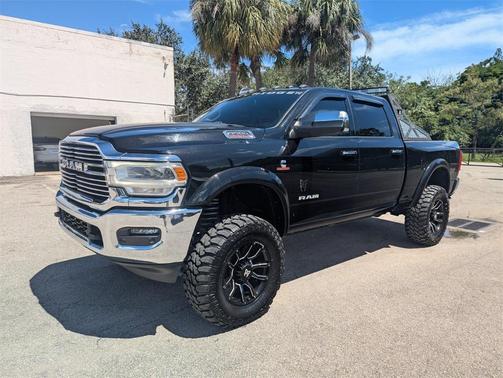 2022 RAM 3500 Laramie Crew Cab 4x4 6'4' Box