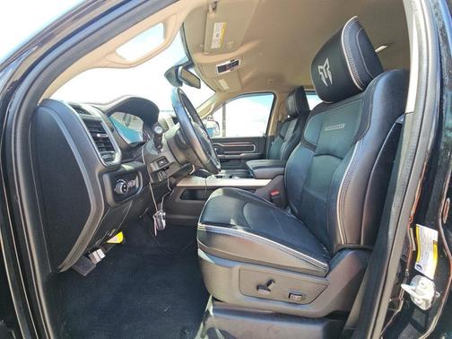 2022 RAM 3500 Laramie Crew Cab 4x4 6'4' Box