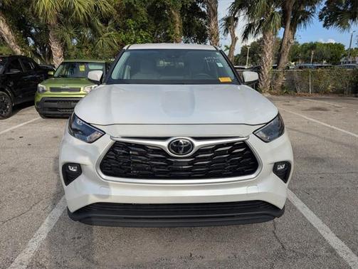 2023 Toyota Highlander LE