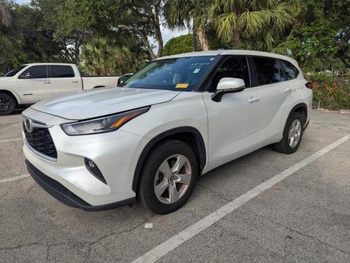 2023 Toyota Highlander LE