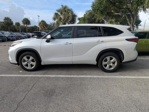 2023 Toyota Highlander LE