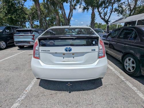 Blizzard Pearl 2014 Toyota Prius Four