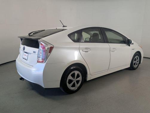 Blizzard Pearl 2014 Toyota Prius Four