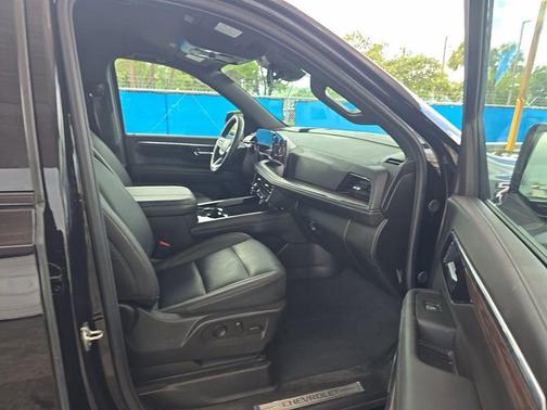 Black 2025 Chevrolet Suburban 4WD Z71