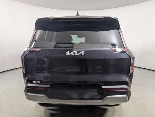 2026 Kia EV9 Light Long Range