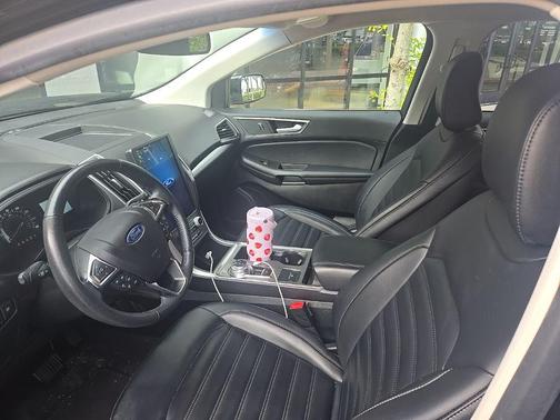 Black Metallic 2024 Ford Edge SEL