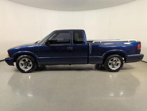 Indigo Blue Metallic 2002 GMC Sonoma SLS