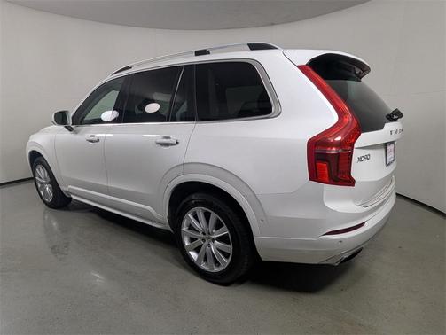 2017 Volvo XC90 T6 Momentum