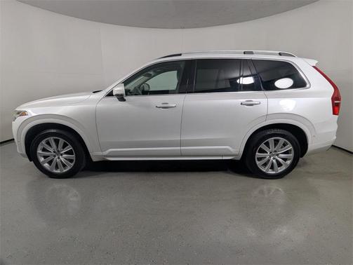 2017 Volvo XC90 T6 Momentum