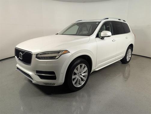 2017 Volvo XC90 T6 Momentum