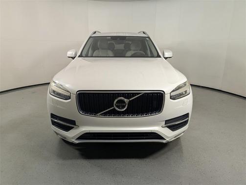 2017 Volvo XC90 T6 Momentum