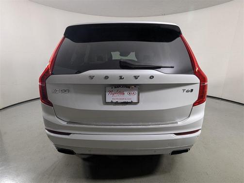 2017 Volvo XC90 T6 Momentum