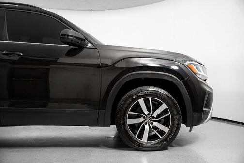 Deep Black 2021 Volkswagen Atlas 2.0T SE