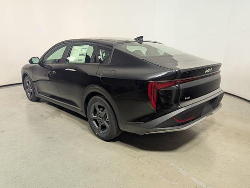 Aurora Black Pearl 2026 Kia K4 LXS