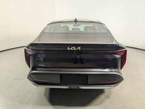 Aurora Black Pearl 2026 Kia K4 LXS