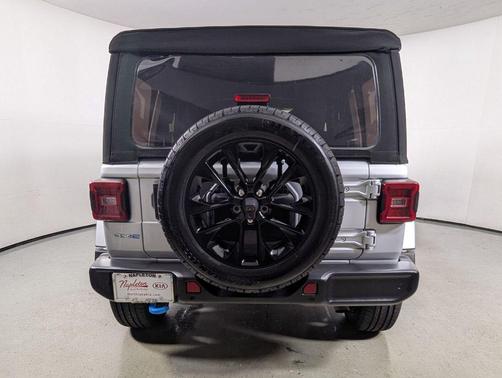 Silver Zynith Clearcoat 2024 Jeep Wrangler 4xe Sahara