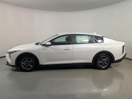 Snow White Pearl 2026 Kia K4 LXS