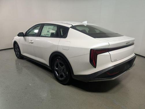 Snow White Pearl 2026 Kia K4 LXS