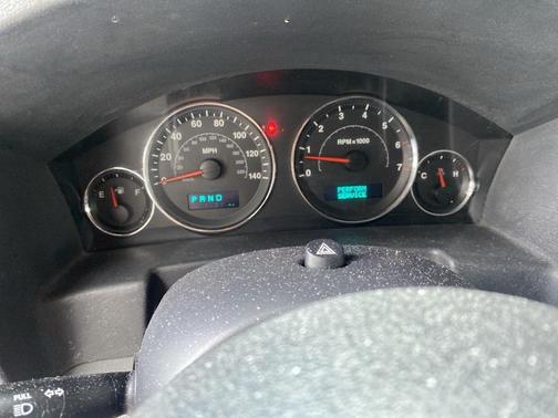 2007 Jeep Commander Sport
