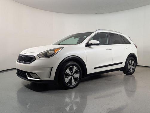 Snow White Pearl 2017 Kia Niro EX