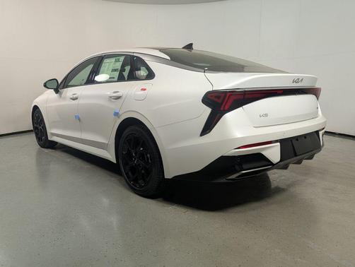 Snow White Pearl 2026 Kia K5 GT-Line