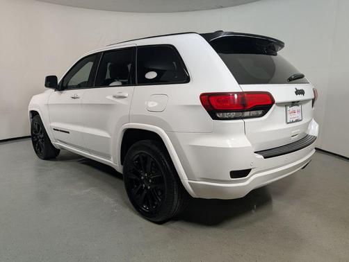 Bright White Clearcoat 2018 Jeep Grand Cherokee Altitude