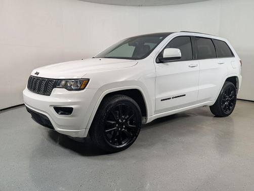 Bright White Clearcoat 2018 Jeep Grand Cherokee Altitude
