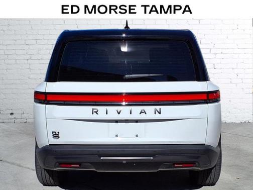 2025 Rivian R1S Adventure