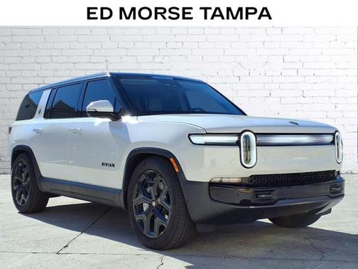 2025 Rivian R1S Adventure