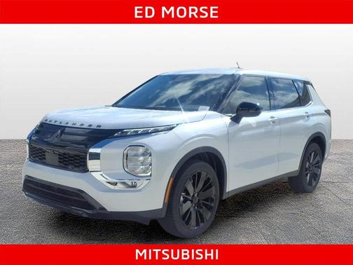 White Diamond 2026 Mitsubishi Outlander LE
