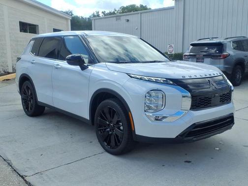 White Diamond 2026 Mitsubishi Outlander LE