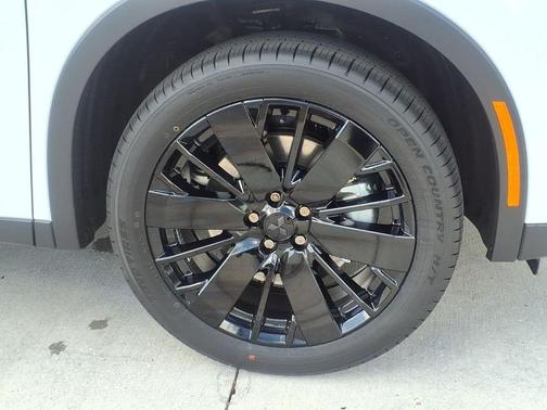 White Diamond 2026 Mitsubishi Outlander LE