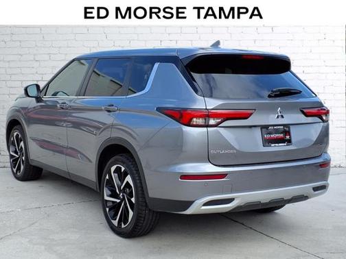 2023 Mitsubishi Outlander SE