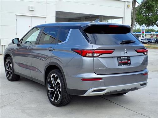 2023 Mitsubishi Outlander SE