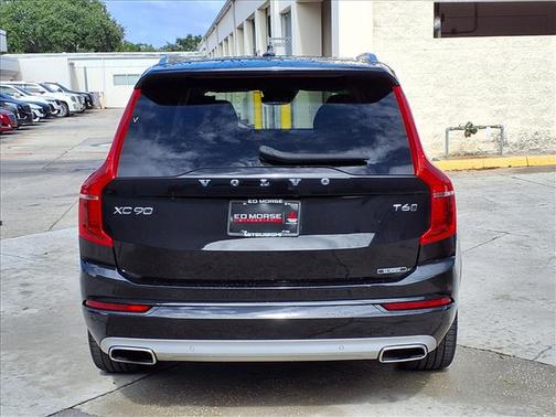 2021 Volvo XC90 T6 Momentum